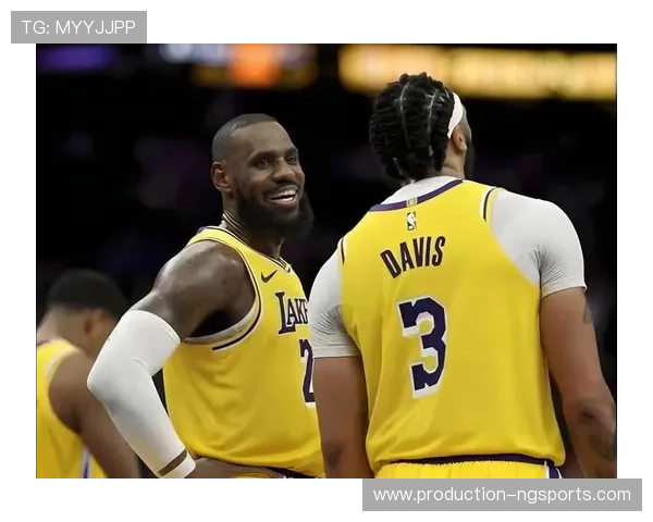 詹姆斯带领湖人逆转获胜，浓眉表现神勇助力球队走向胜利