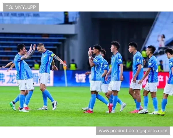 中国足球联赛迎来新赛季强队对决 球迷期待精彩激战和新星崭露头角